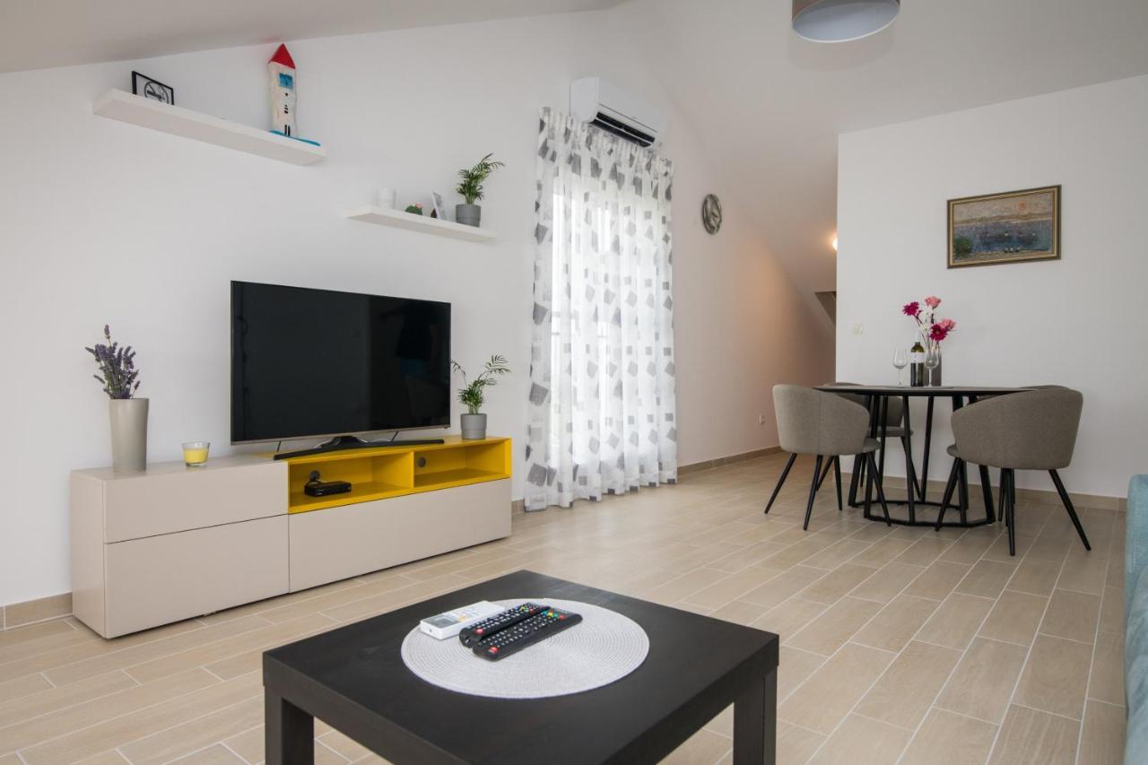 Apartment Skylight กอสเตรนา ภายนอก รูปภาพ
