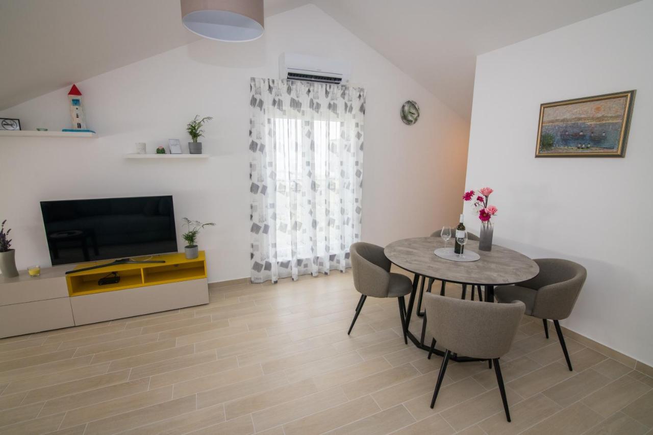 Apartment Skylight กอสเตรนา ภายนอก รูปภาพ