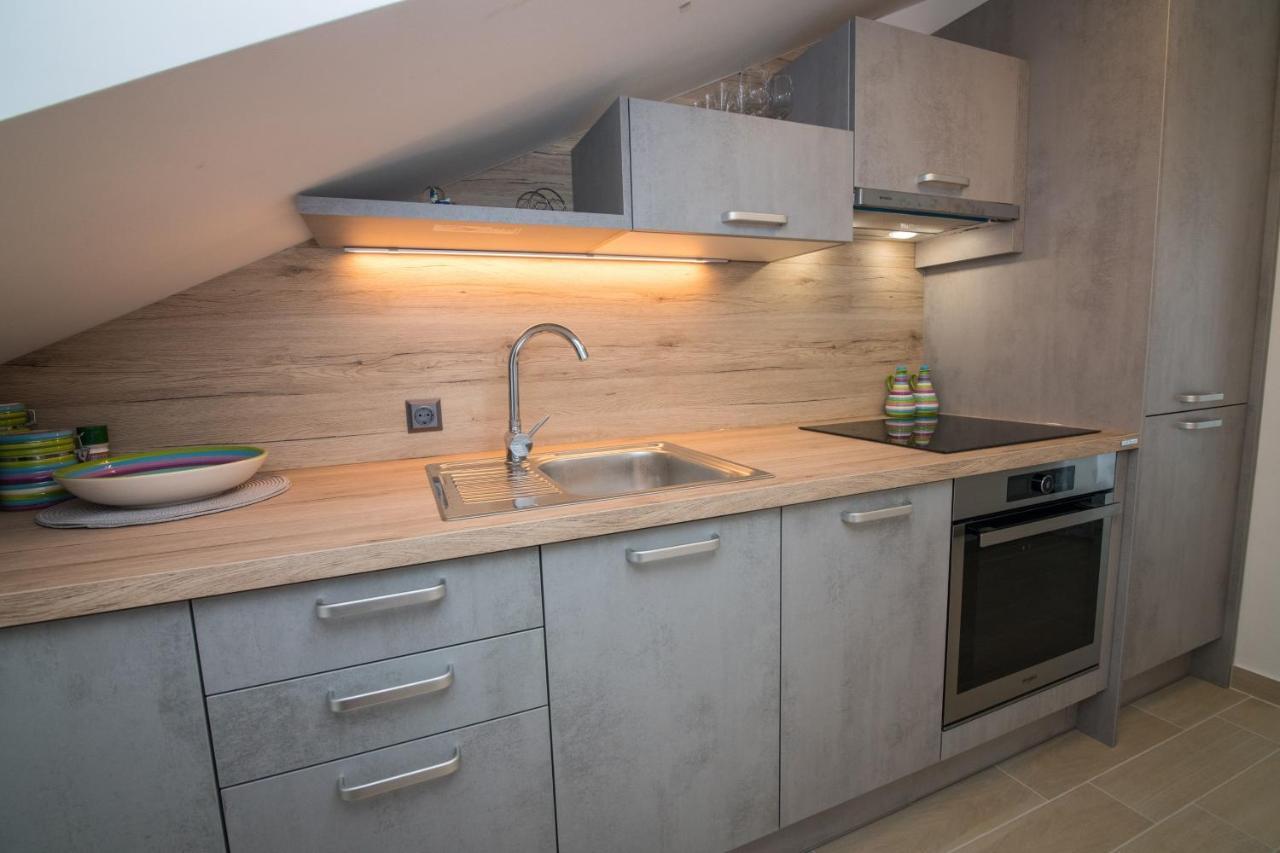 Apartment Skylight กอสเตรนา ภายนอก รูปภาพ