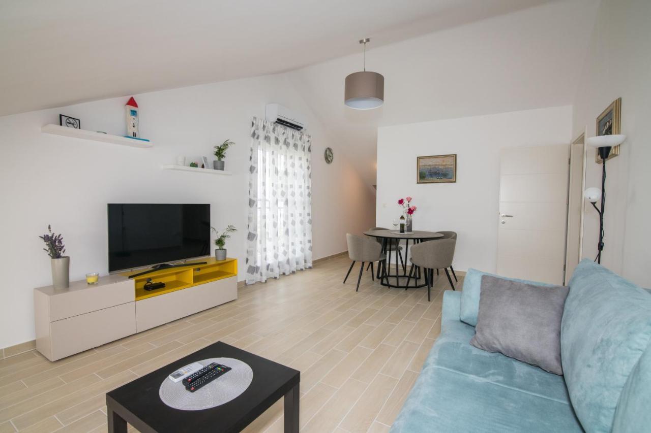 Apartment Skylight กอสเตรนา ภายนอก รูปภาพ