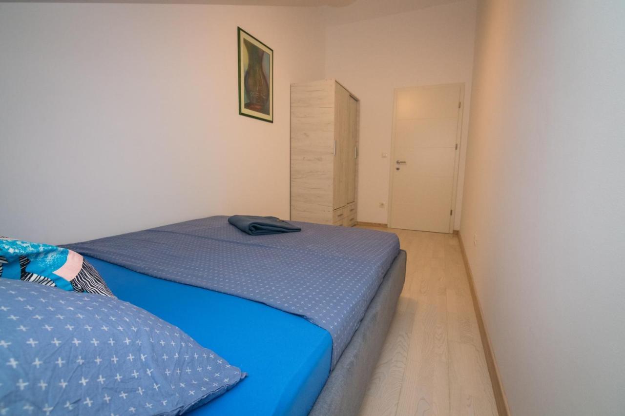 Apartment Skylight กอสเตรนา ภายนอก รูปภาพ