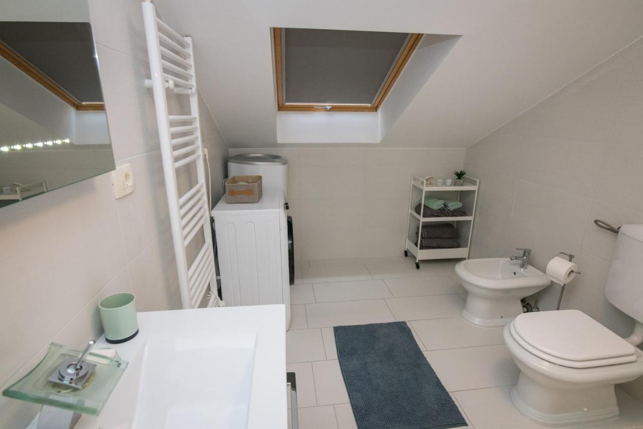 Apartment Skylight กอสเตรนา ภายนอก รูปภาพ