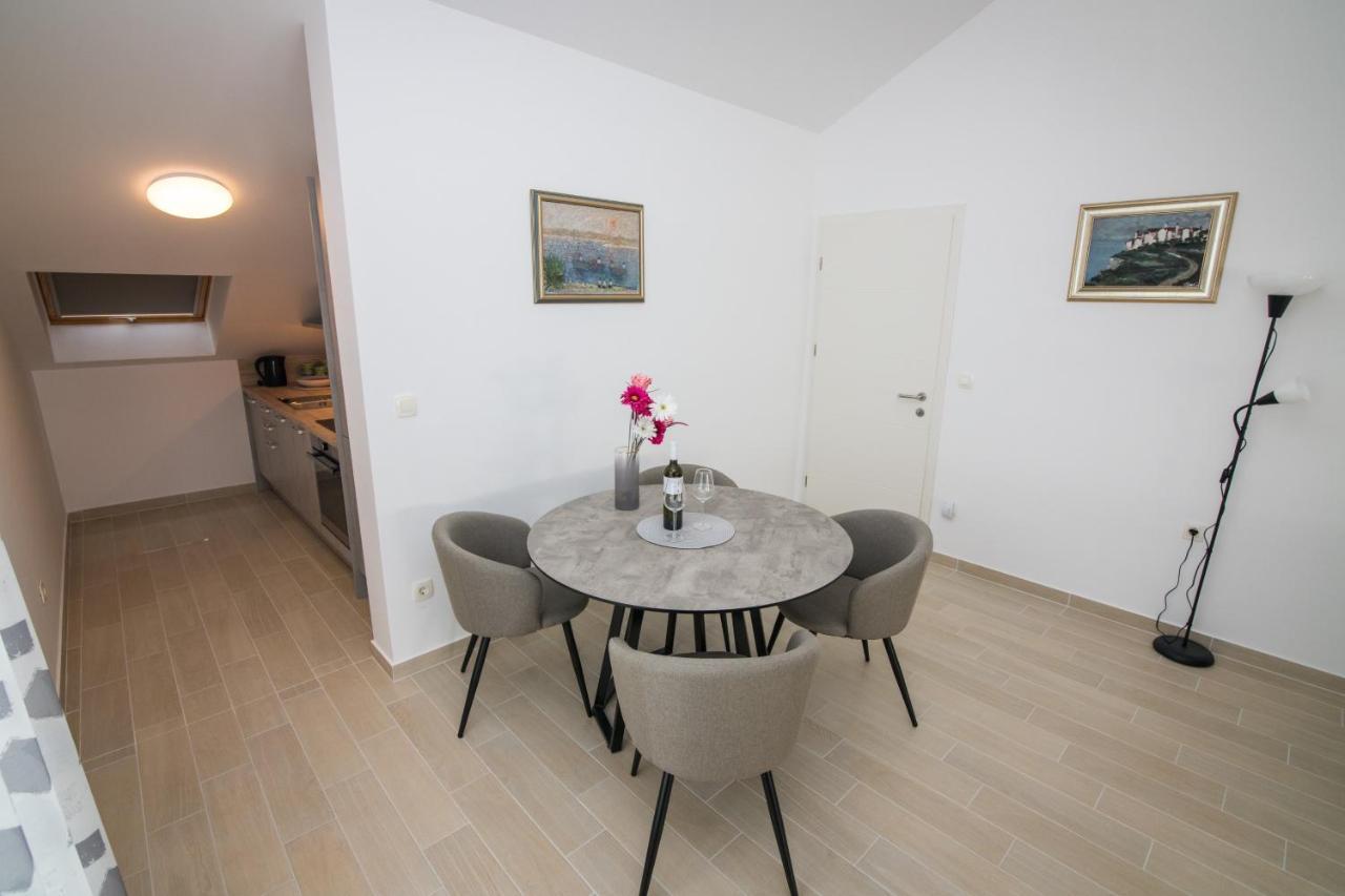 Apartment Skylight กอสเตรนา ภายนอก รูปภาพ